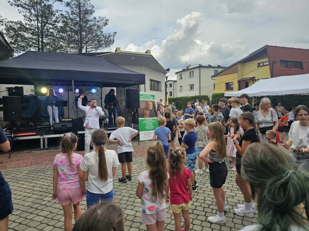 Wsparcie pikniku rodzinnego w Aleksandrowicach – sprzęt nagłośnieniowy Fundacji Zaangażowani.pl