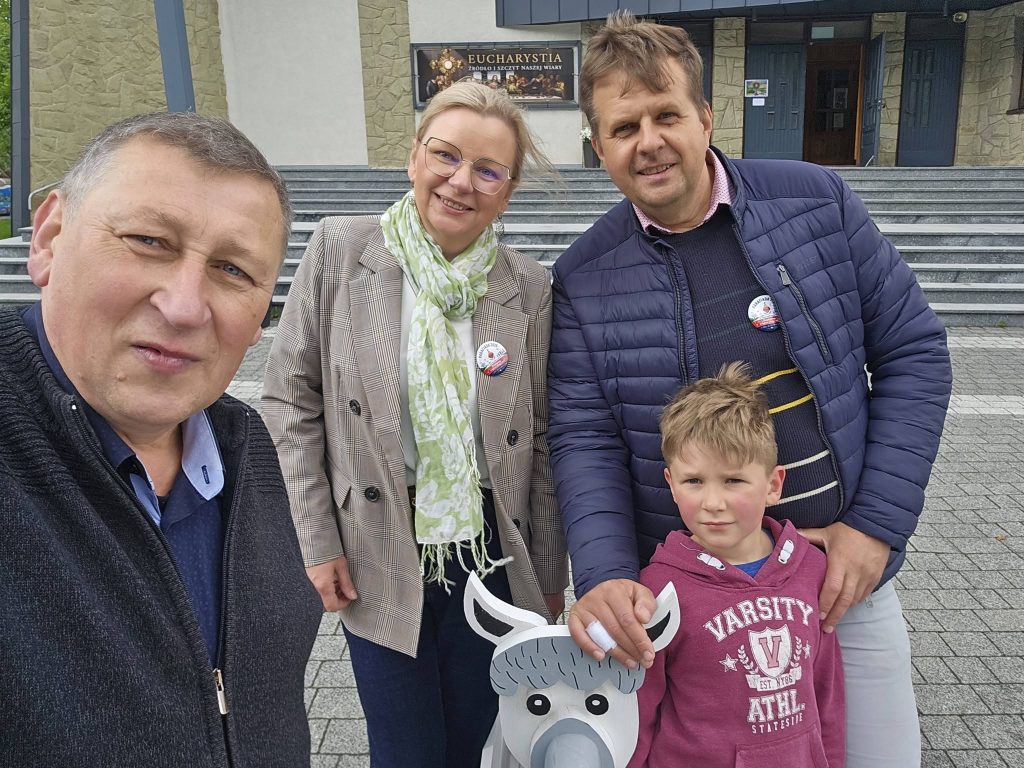 Wspólne zdjęcie z Prezesem Fundacji i Państwem Porwisz podczas pikniku